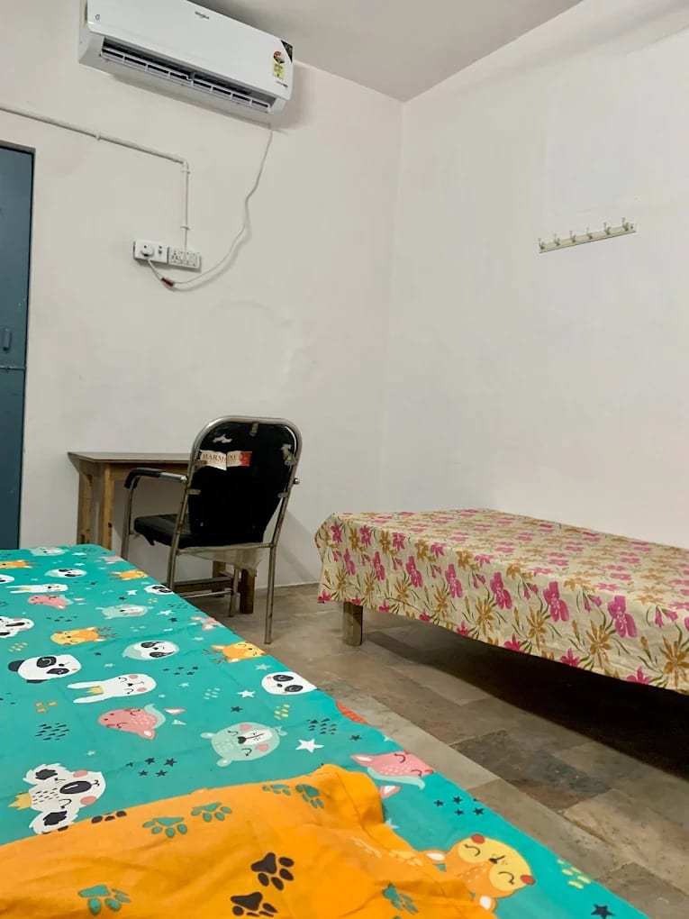 Boys PG in Naval Kishore Rd, Hazratganj, Lucknow
