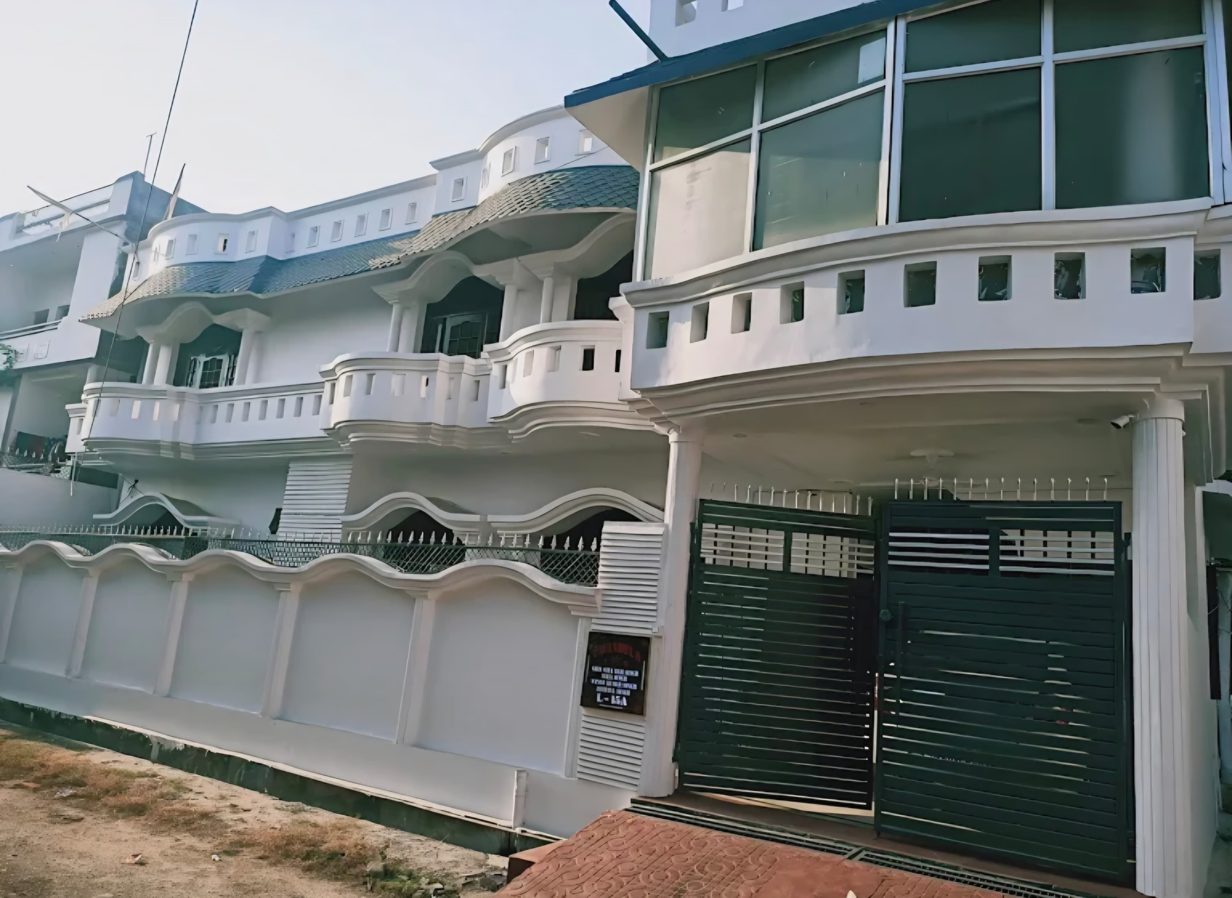 Girls PG in Sector D1, LDA Colony, CMS Kanpur road, Lucknow - photo 4
